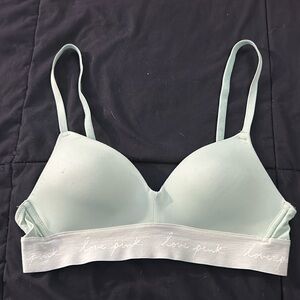 Victoria’s Secret wear everyday t shirt bra. Size 32A